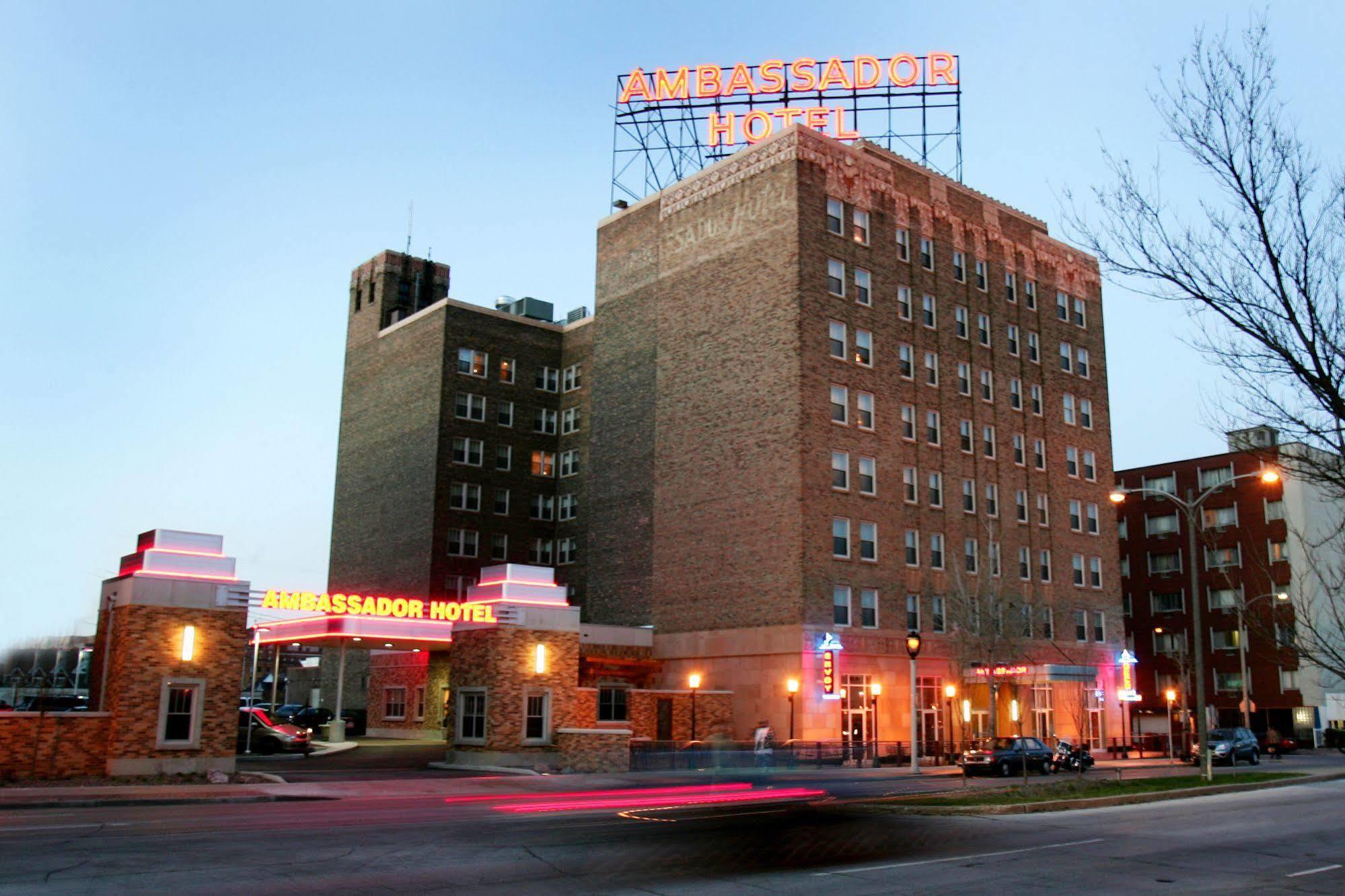 Ambassador Hotel Milwaukee, Trademark Collection By Wyndham Exterior foto
